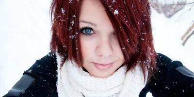 beautiful girl in the snow looking for a hook up with one eye